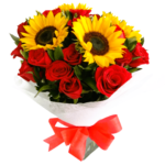 Ramo de girasoles con rosas rojas naturales