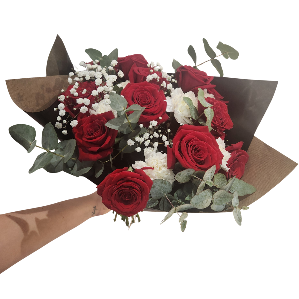 Ramo de rosas rojas con eucalipto natural